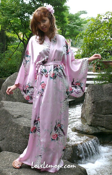 шелковое японское кимоно - стильная одежда для дома