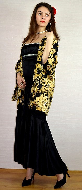 черное вечернее платье и винтажное японское шелковое хаори (жакет-накидка)