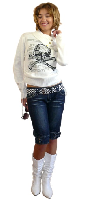стильный женский свитер с пиратским рисунком