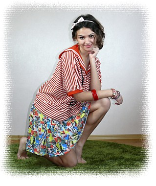летняя блузка-матроска и яркая юбка мини