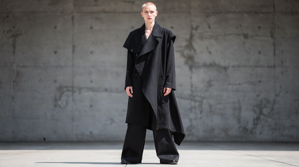 Yohji Yamamoto: как дизайнер переосмыслил силуэт и чёрный цвет